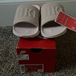Women’s Nike offcourt slides ( Barley Rose Oxford color) NWT size 8 FIRM PRICE